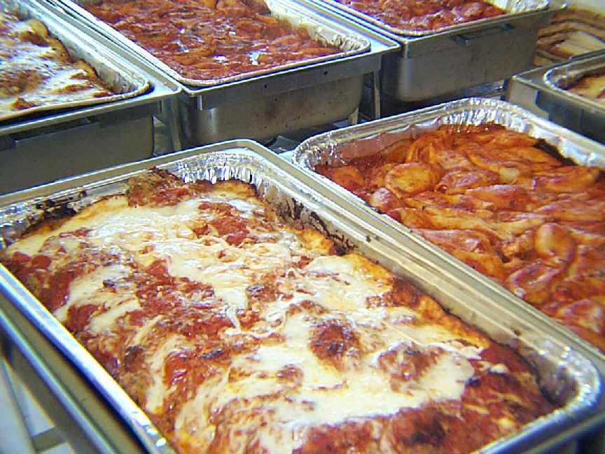 lunch.jpg(2310 bytes)
